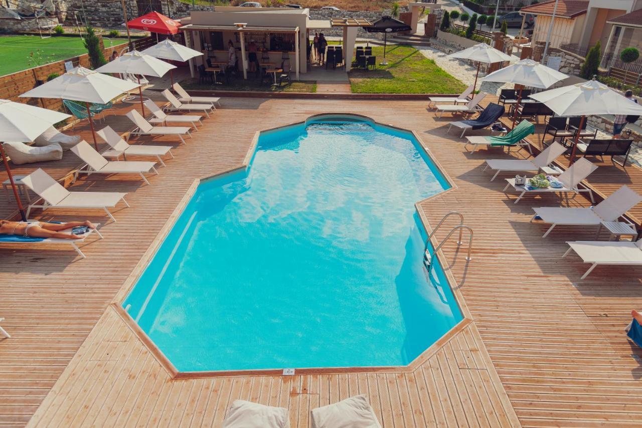 Nuevo Vista Bed & Breakfast Kavos Bagian luar foto